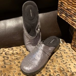 Lands End silver glitter clogs